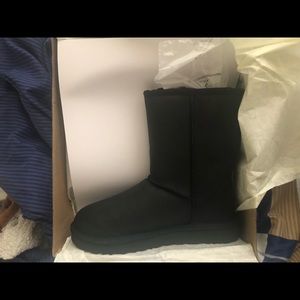 Uggs black bailey button size 7